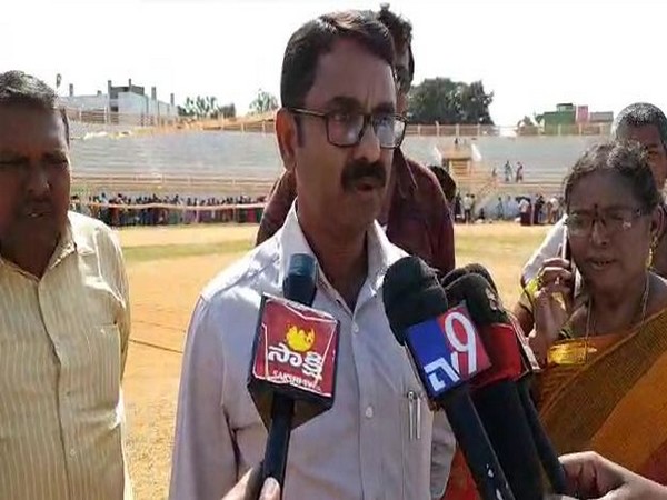 Andhra Pradesh: Man standing in queue dies of heart attack