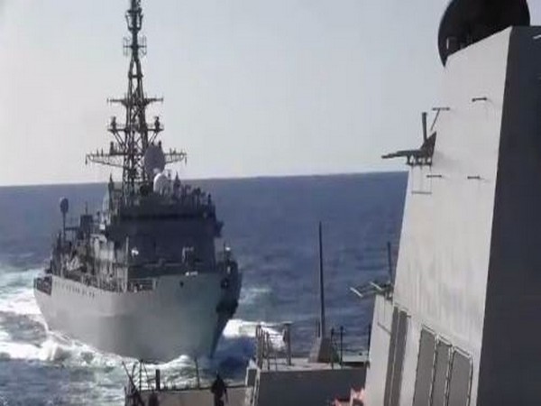 UPDATE 1-Japanese warship departs for Gulf to patrol oil lifeline