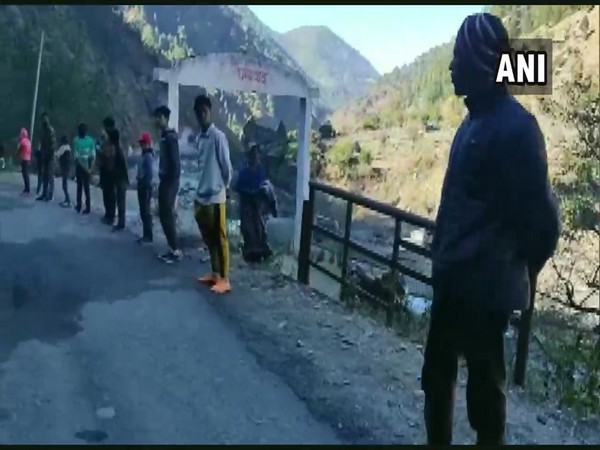 Uttarakhand: Human chain formed to demand widening of road