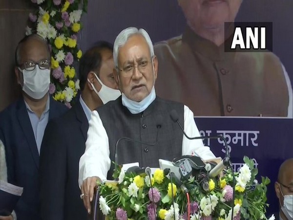 Nitish launches three road projects in Patna