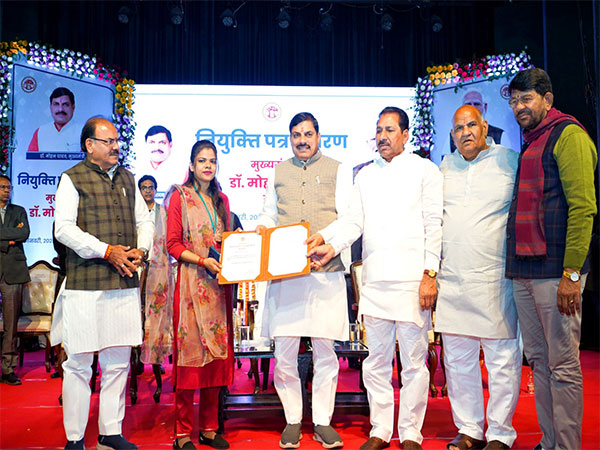 Madhya Pradesh CM Distributes 362 Government Appointment Letters in Bhopal