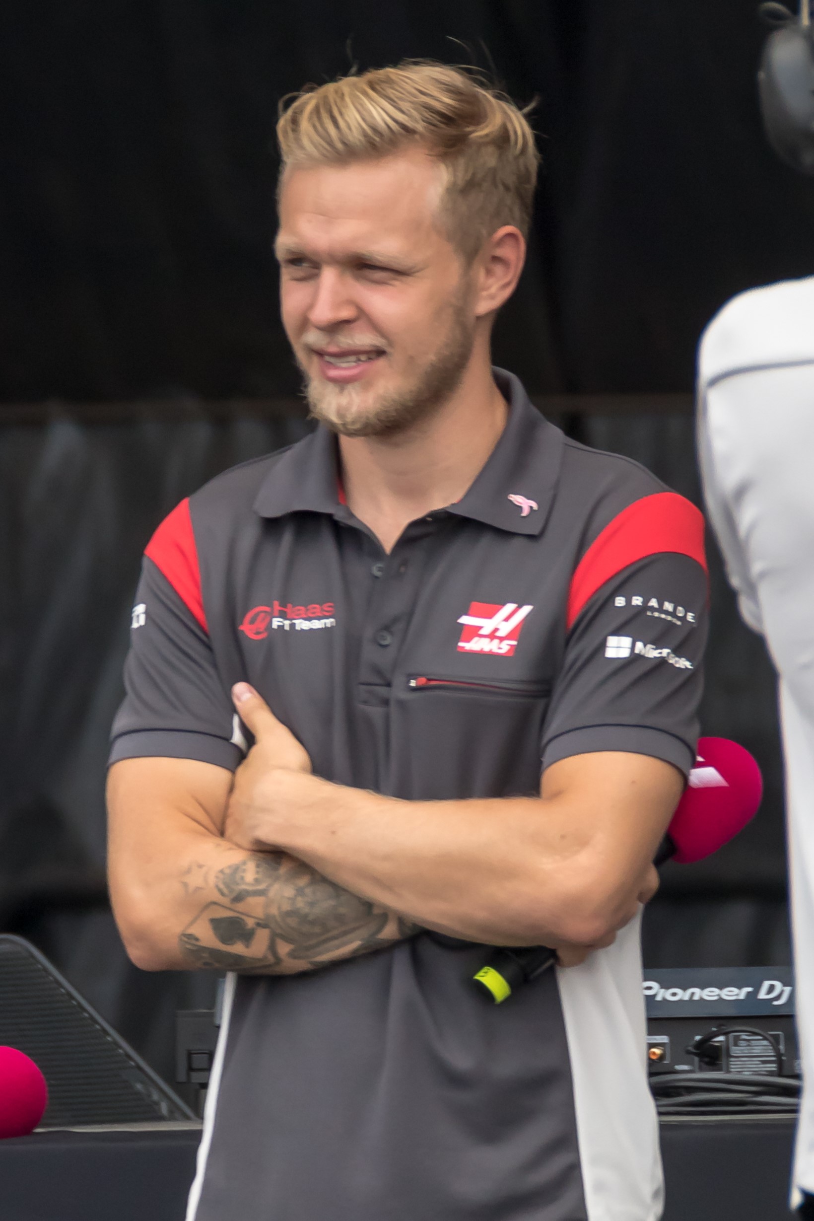Motor racing-Magnussen helped Hulkenberg with 'well-deserved' penalties 