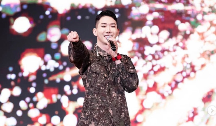 Jo Kwon calls out fans who followed him home from polling place