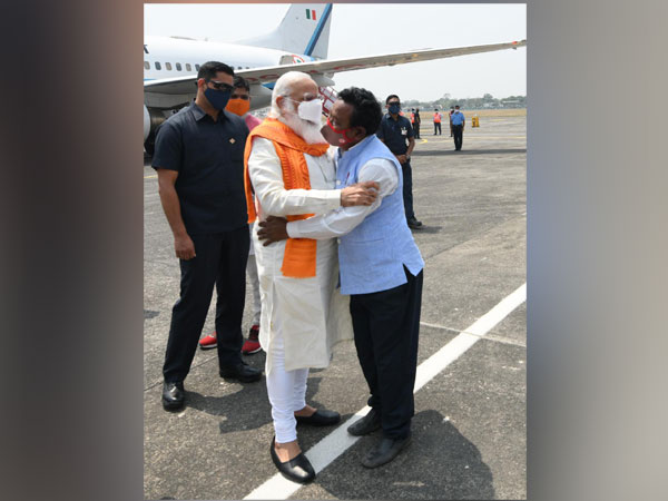 'Bike Ambulance Dada' Karimul Haque meets PM Modi in WB's Siliguri