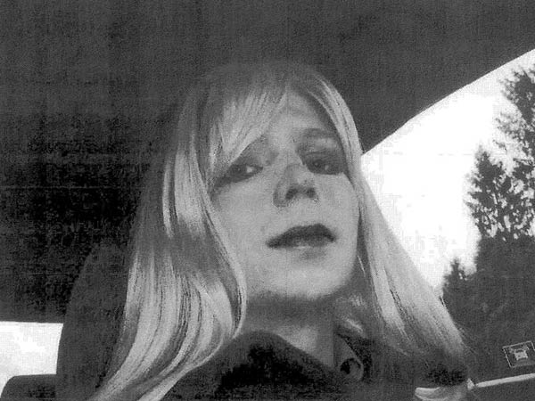 Ex-soldier Chelsea Manning walks free for refusing to testify links to Wikileaks