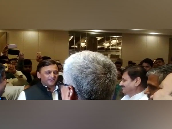 Akhilesh Yadav, uncle Shivpal come across each other at Lucknow wedding, do not talk    