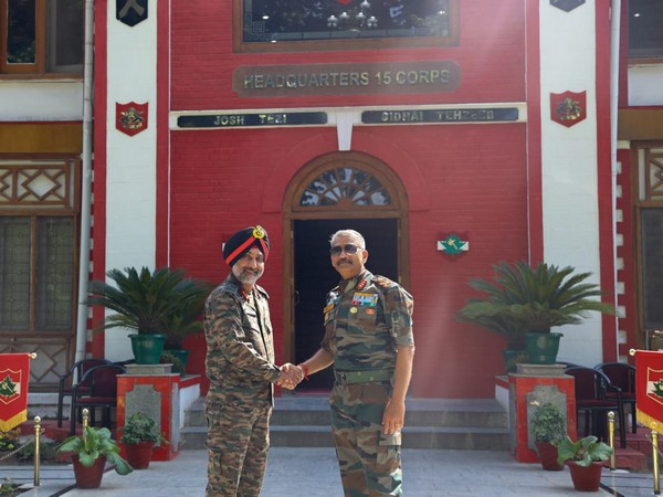 J-K: Lieutenant General Amardeep Singh Aujla takes over command of Chinar Corps 