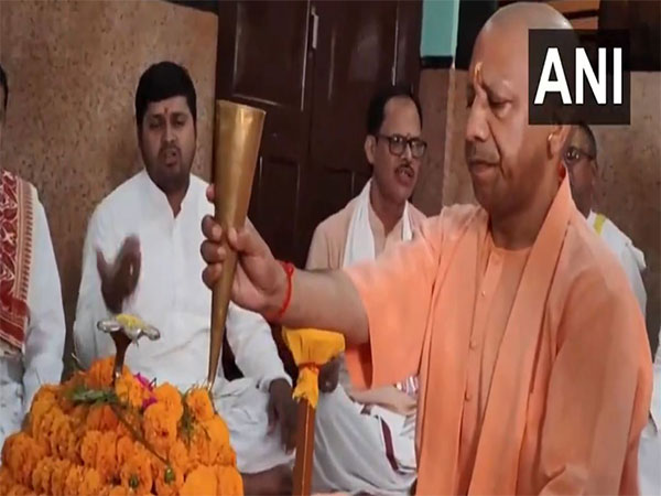 CM Yogi offers prayers at Goraknath temple for well-being, prosperity of people
