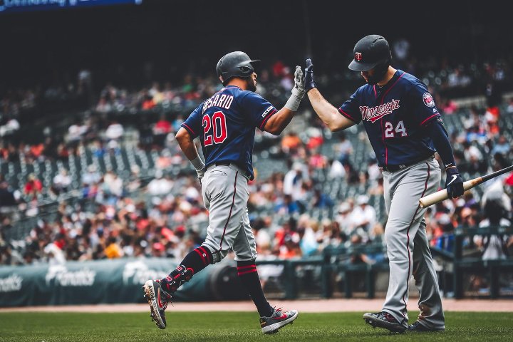 MLB roundup: Twins hit five HRs, turn triple play