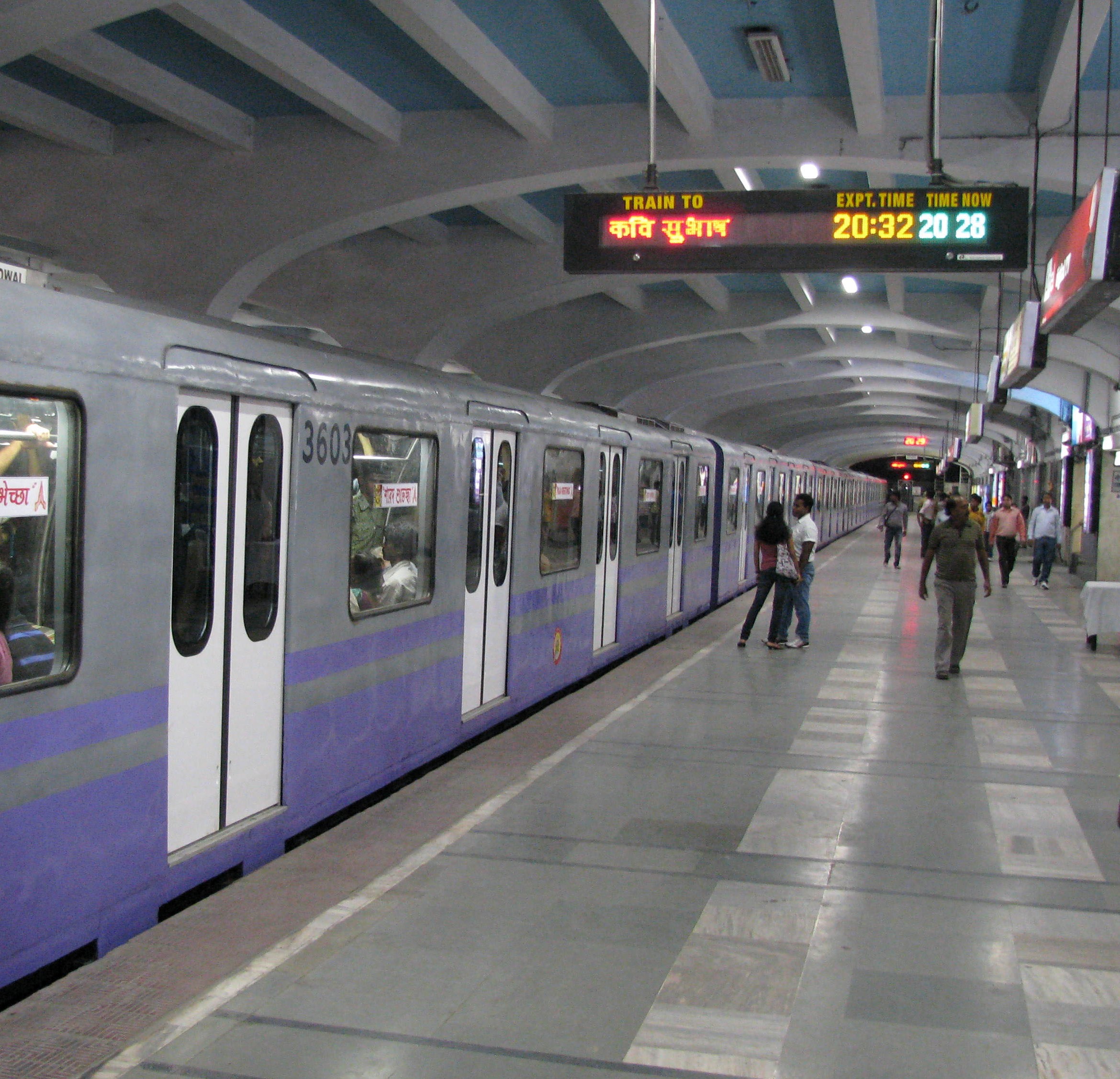 Smoke in Kolkata Metro coach, passengers evacuated