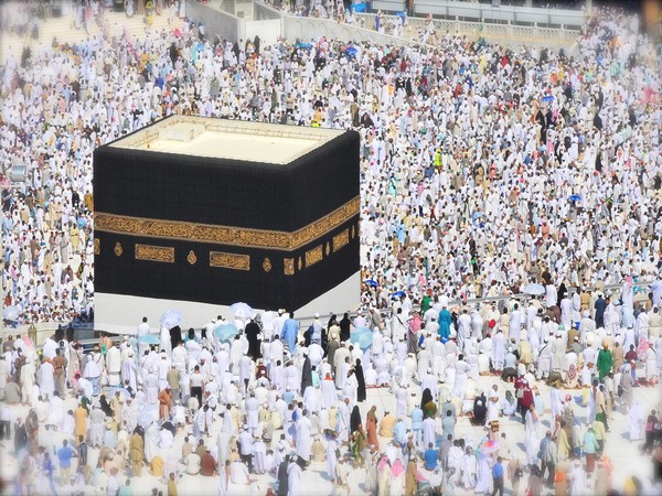Muslim hajj pilgrims perform Satan stoning ritual