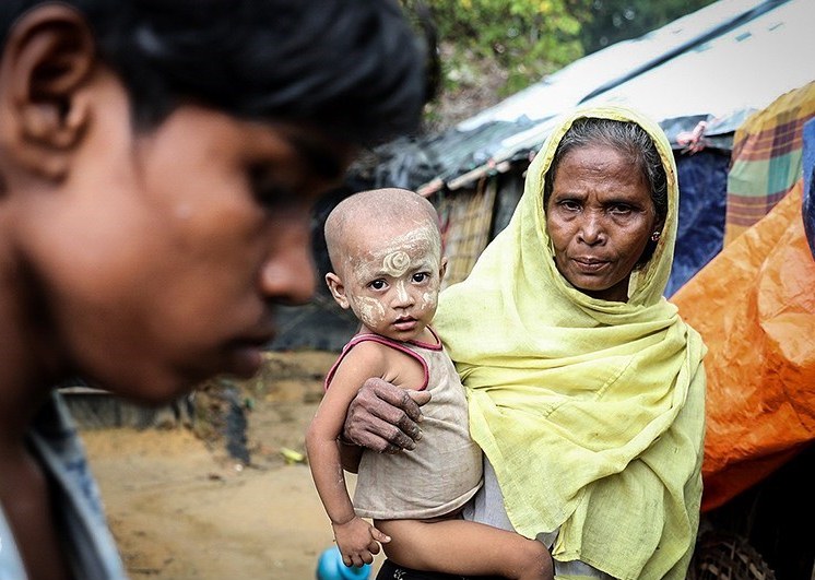 Myanmar: Security build-up, daily gunfire creating "panic" for Rohingyas 