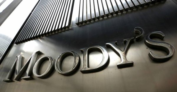 Moody's says continuous fall of rupee bad for Indian economy