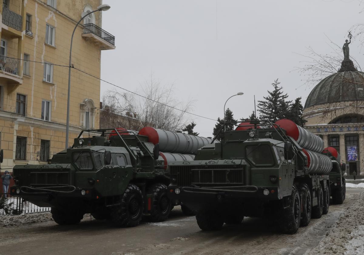 Ukraine tensions: Russia plans to deploy new missiles to Crimea