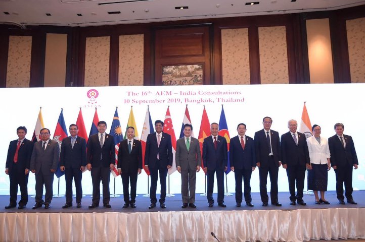 Economic Ministers from ASEAN and India meet for AEM-India Consultations