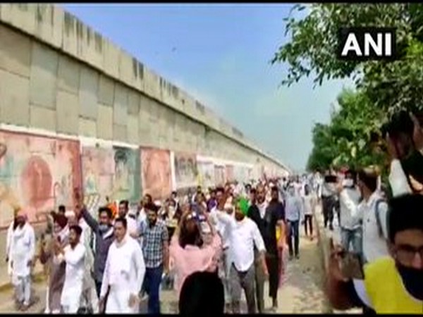 Farmers protest at Noida-Delhi border in UP