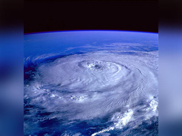 Study suggests its useless to artificially cool water to decrease hurricanes