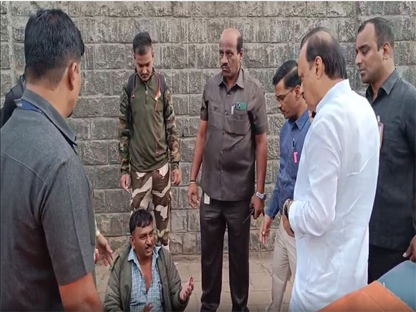 Maharashtra Deputy CM Ajit Pawar Pauses Convoy to Aid Injured Man