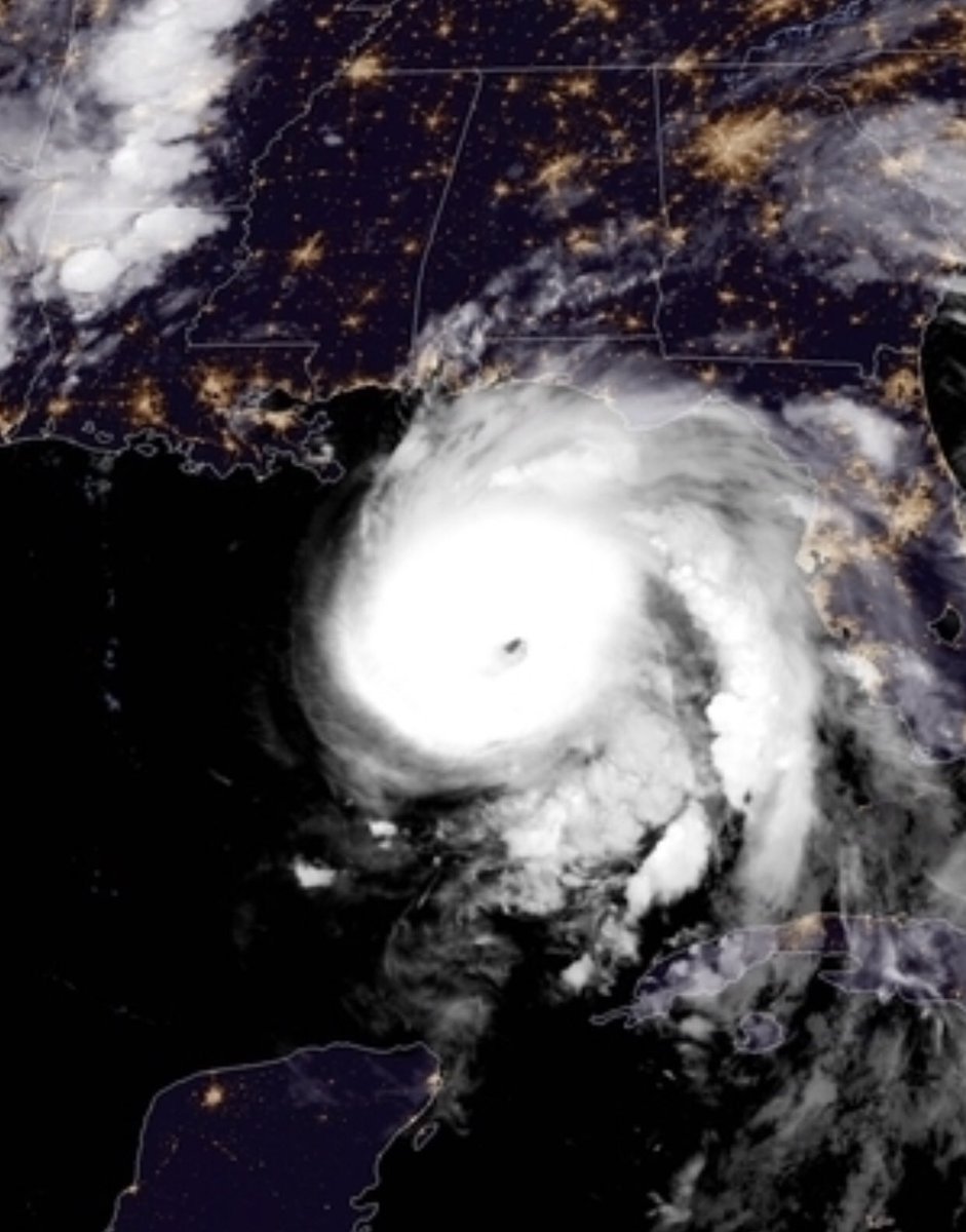 Tourists abandon Florida Panhandle beaches as Hurricane Michael lands near