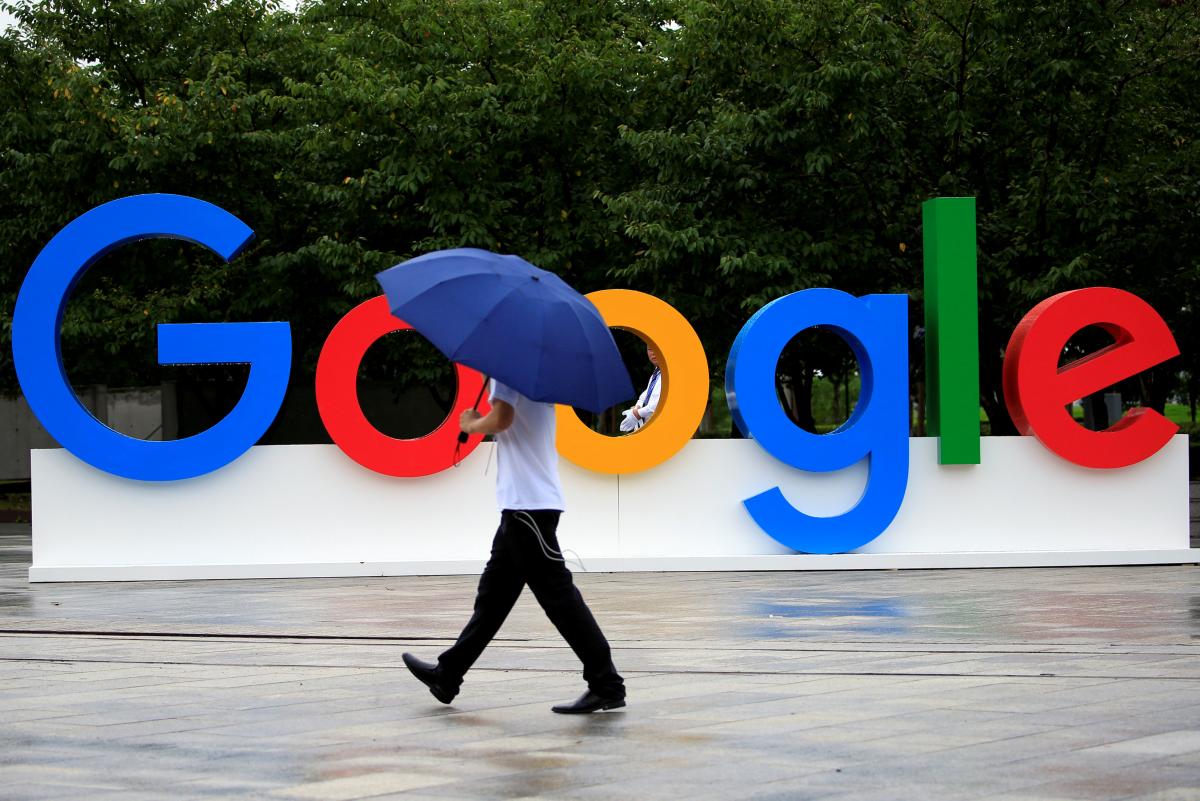 UPDATE 2-U.S., European regulators investigating Google glitch