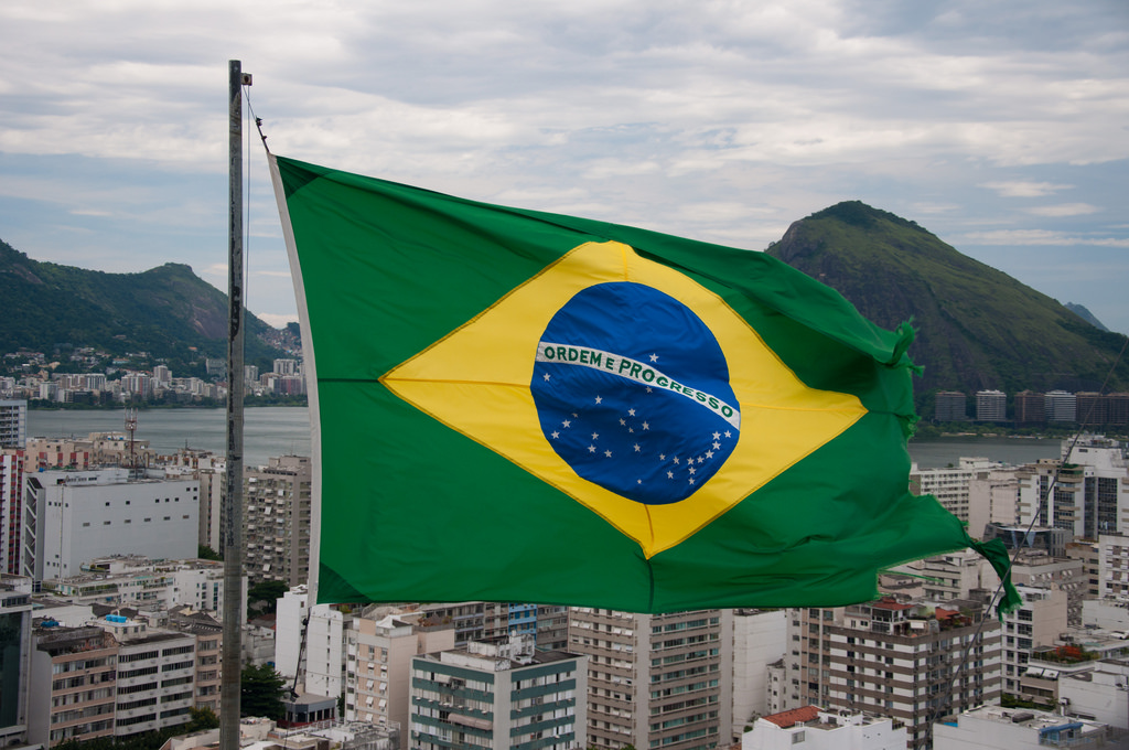 Brazil elections: Far-right candidate Bolsonaro takes commanding lead