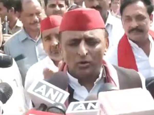 Akhilesh Yadav Honors Mulayam Singh Yadav's Legacy Amidst Ratan Tata's Passing