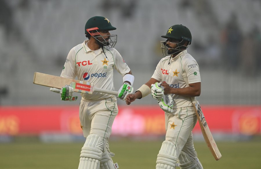 Cricket-Pakistan 202 all out in Multan, England lead by 79