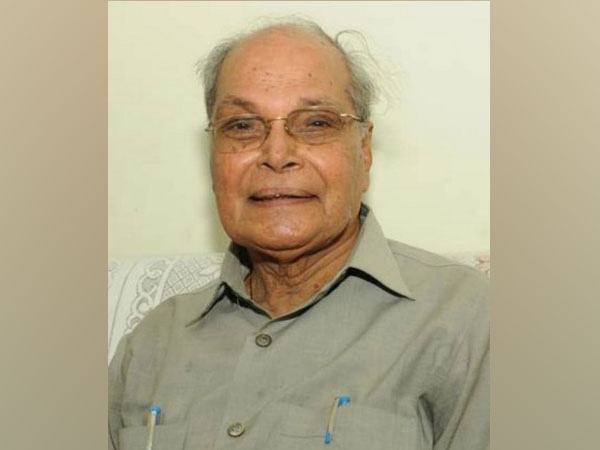 Vice President M Venkaiah Naidu condoles death of veteran journalist Turlapati Kutumba Rao