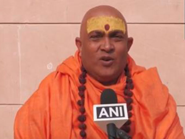 Clash of Beliefs: Swami Jitendranand Rebukes MP Azad Over Maha Kumbh Remarks