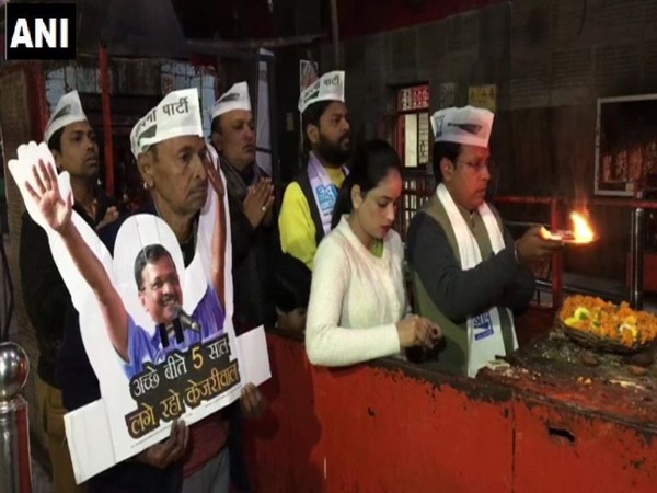 AAP supporters perform special Puja ahead of Delhi poll results 