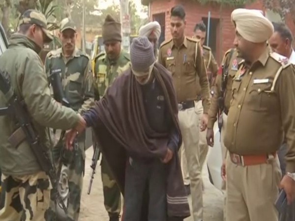 BSF arrests one Pakistani national from Amritsar