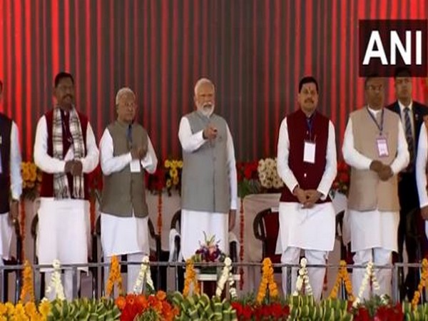 Madhya Pradesh: PM Modi inaugurates, lays foundation stone of various projects worth Rs 7500 cr in Jhabua