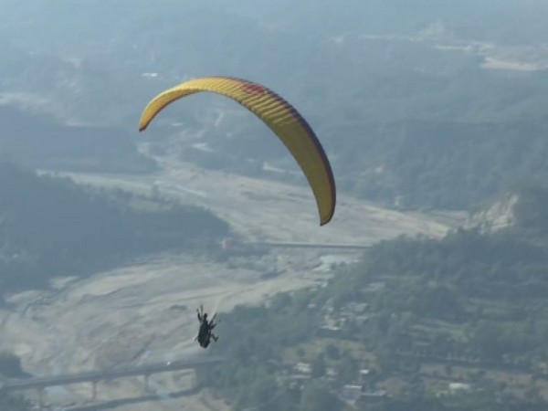 Himachal Pradesh: Woman tourist falls to death in paragliding crash in Kullu