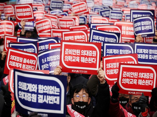 South Korea begins procedure to suspend licenses of 5,000 trainee doctors