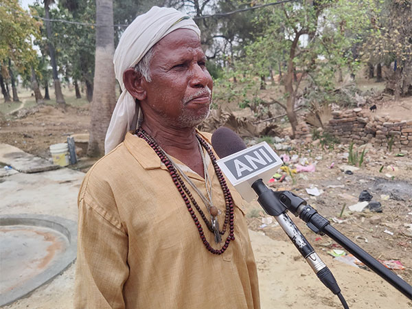 Despite success of film made on Mountain Man Dashrath Manjhi, his family members continue to live in poverty