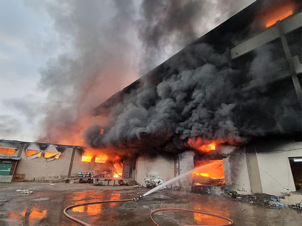 Fire breaks out at clothes godown in Maharashtra's Bhiwandi