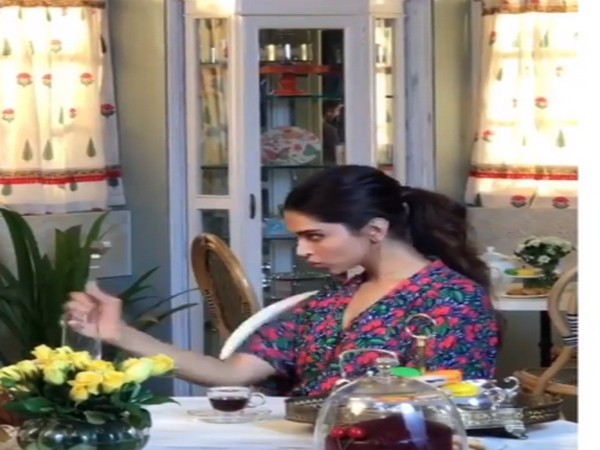 Deepika Padukone continues to gorge on Ranveer Singh's birthday cake 