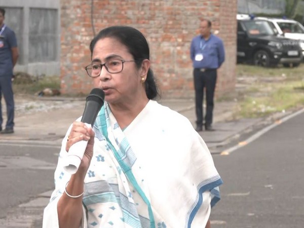 Mamata Banerjee Predicts Early Collapse of NDA Government