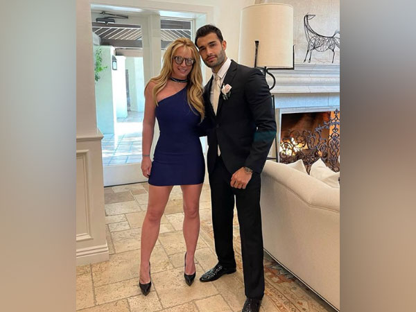 Britney Spears' beau deletes ring post, says social media was hacked