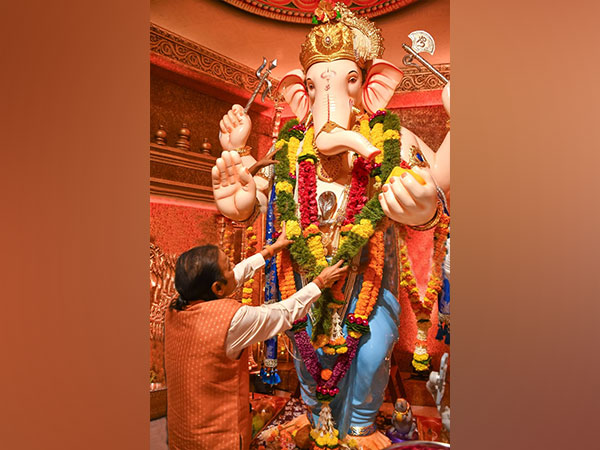 Dr. Dinesh Shahra Advocates Spiritual Growth at Ganesh Chaturthi Celebrations