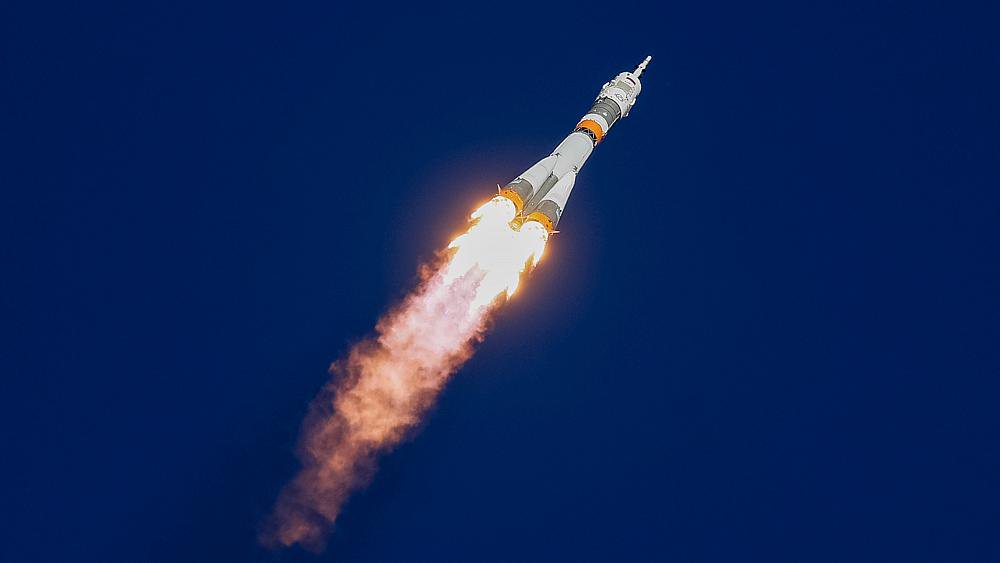UPDATE 3-Space crew survives plunge to Earth after Russian rocket fails