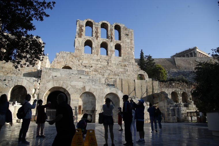 Tourists disappointed as protests shuts down Greece's ancient Acropolis