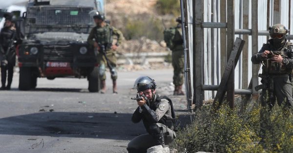 Israeli soldiers raids Palestinian news agency office: Report 