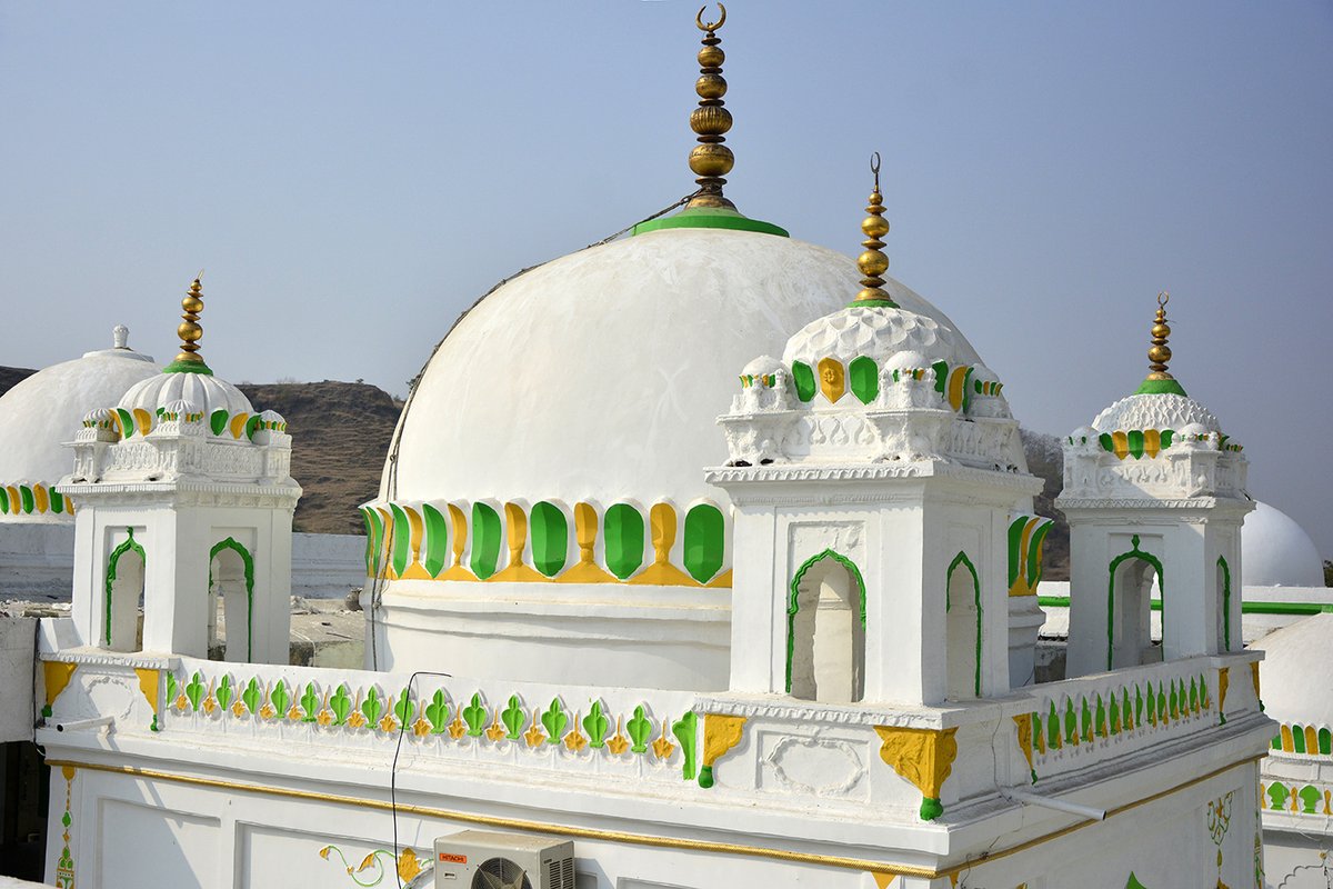 Over 140 Pakistanis visit Sufi shrine of saint Sheikh Ahmad Farooqui in Sirhind