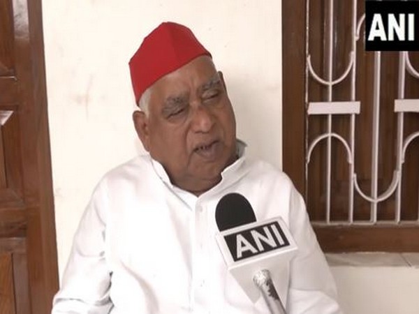 Samajwadi Party MP Criticizes Yogi Adityanath Amid Rising Political Tensions