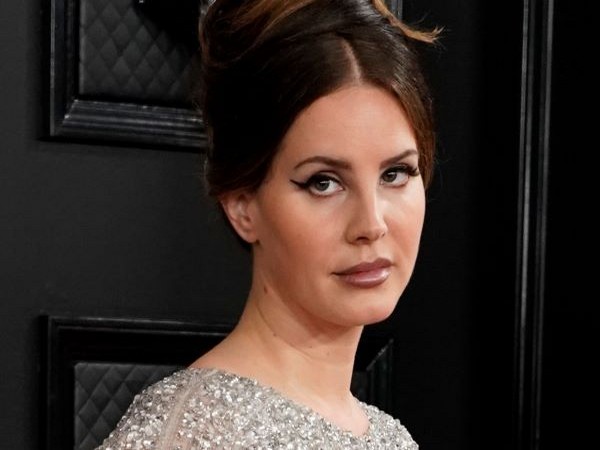 Lana Del Rey defends herself from backlash over lack of diversity on new album cover