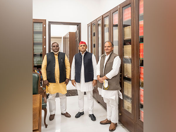 NCP UP chief meets Akhilesh Yadav, holds discussion on upcoming Assembly elections