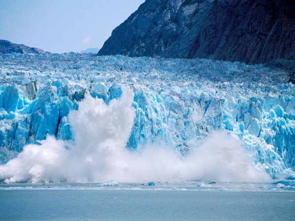 Melting of Antarctic ice sheet under 2@C warming