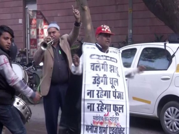 AAP supporters gather outside Kejriwal's residence to celebrate party's triumph