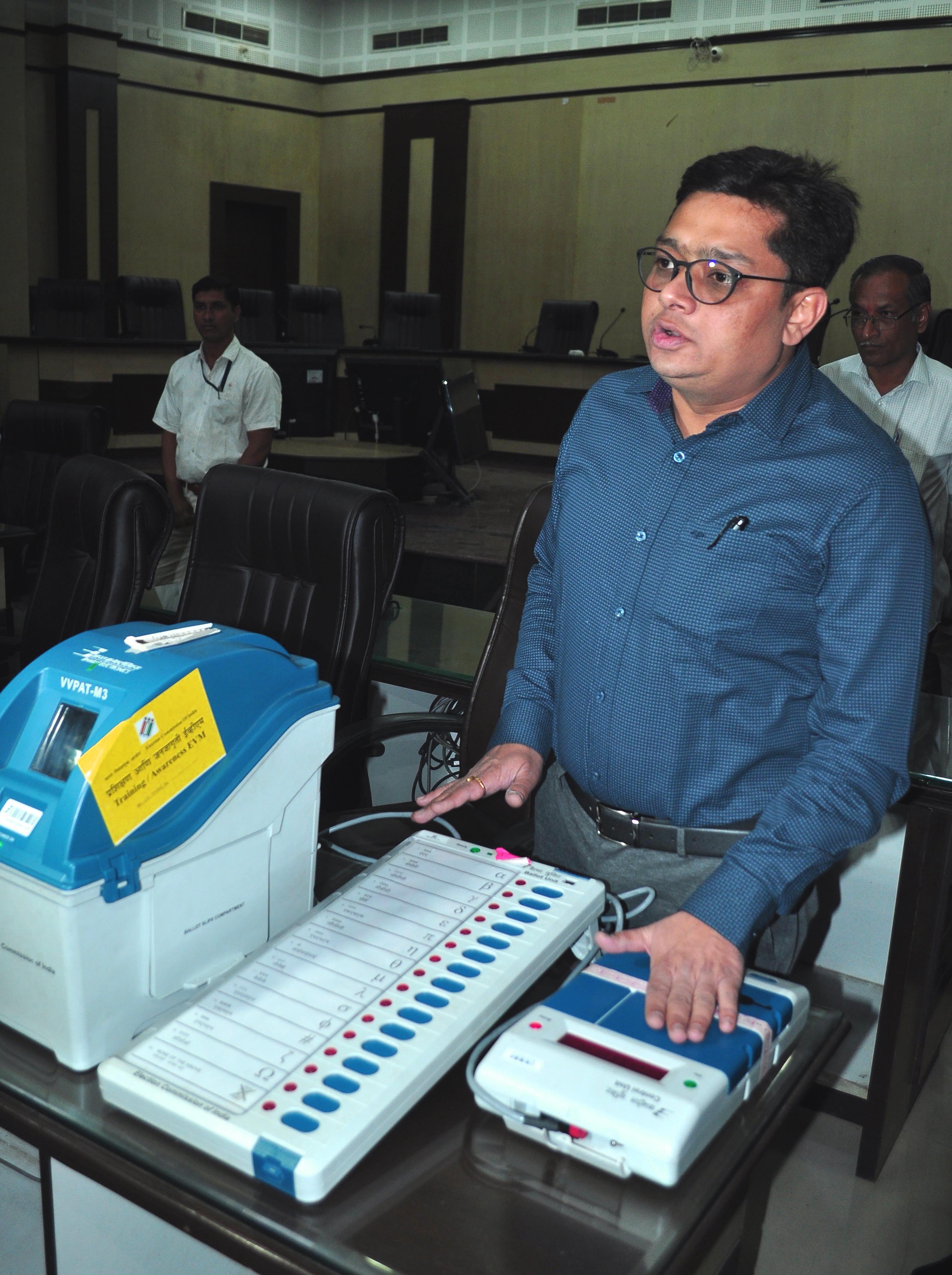 6 lakh employees training starts to handle 96K VVPAT in Maharashtra polls